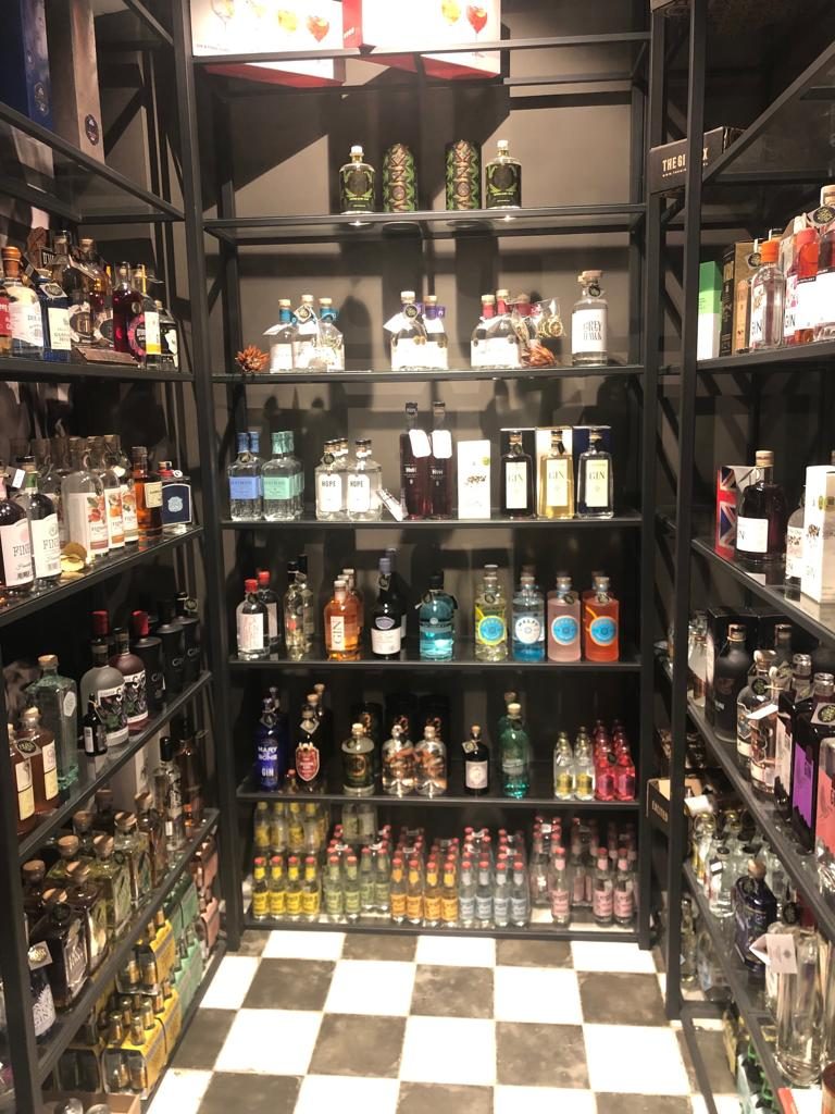 gin-room-at-craft-cartel-mamameetupsa