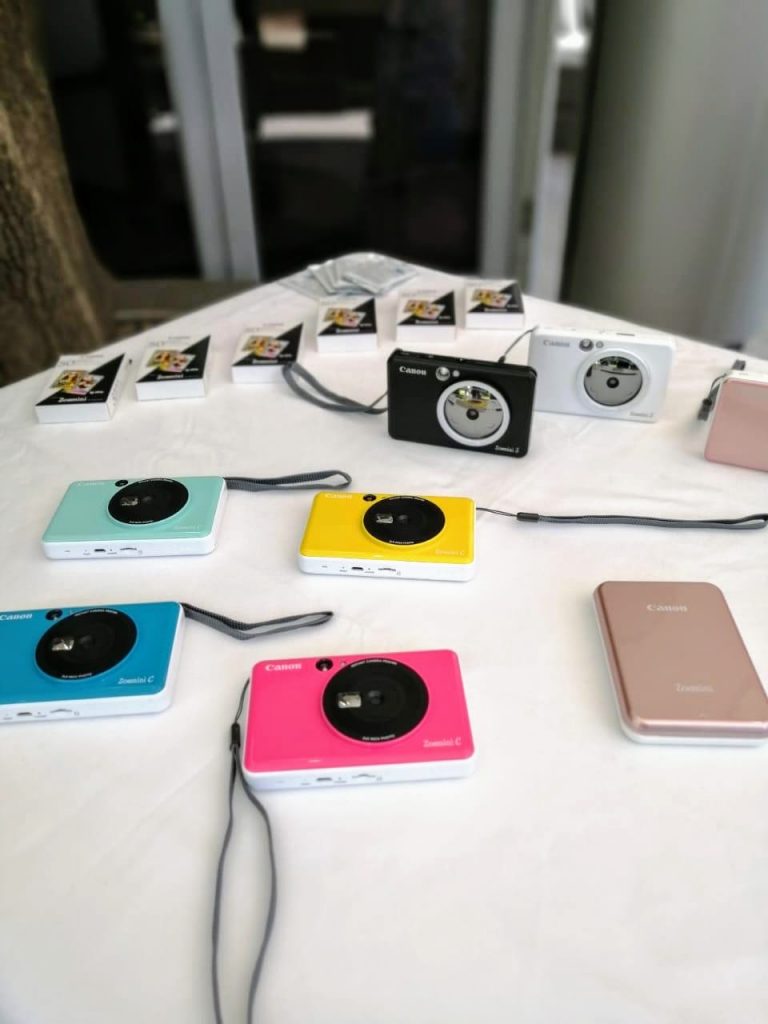 what colours the zoemini cameras come in 